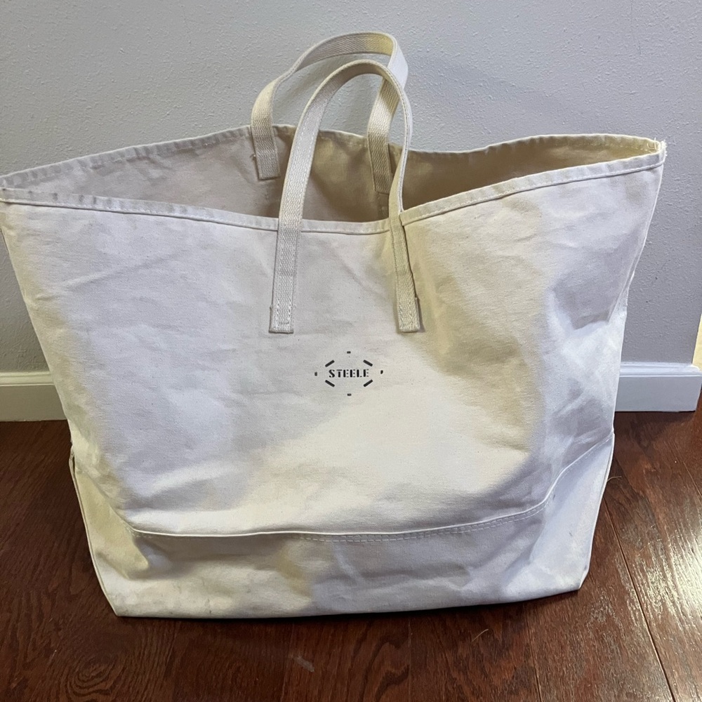 Steele Canvas Basket x Vanity Fair LARGE canvas tote
Preloved condition